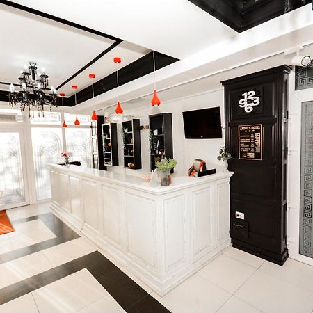 Hotel Andre'S Krajowa Zewnętrze zdjęcie