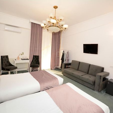 Hotel Andre'S Krajowa Zewnętrze zdjęcie