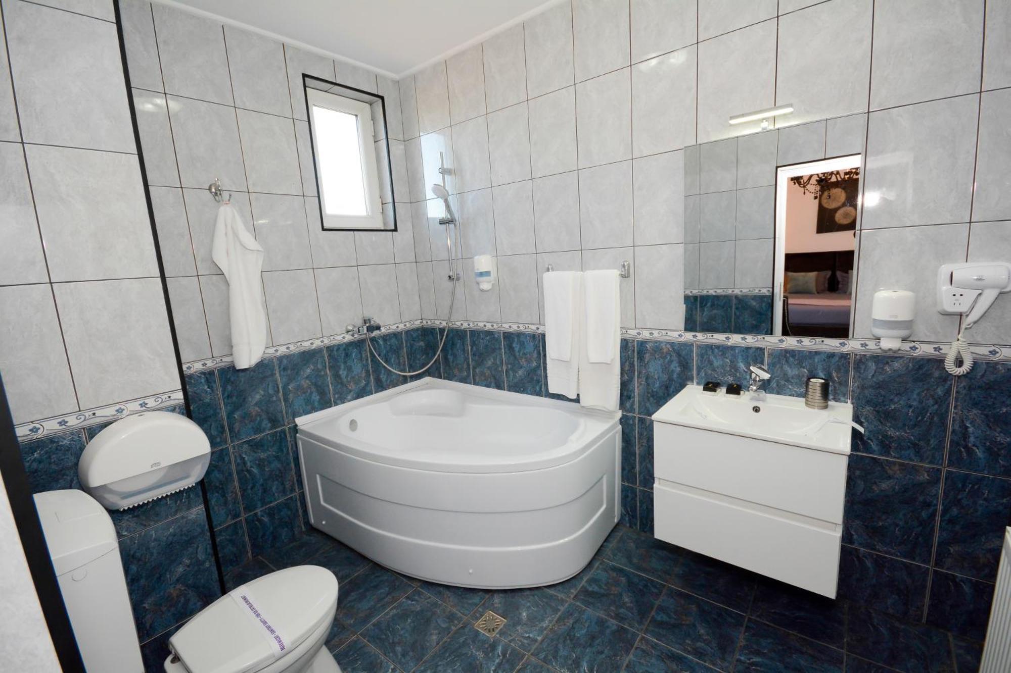 Hotel Andre'S Krajowa Zewnętrze zdjęcie