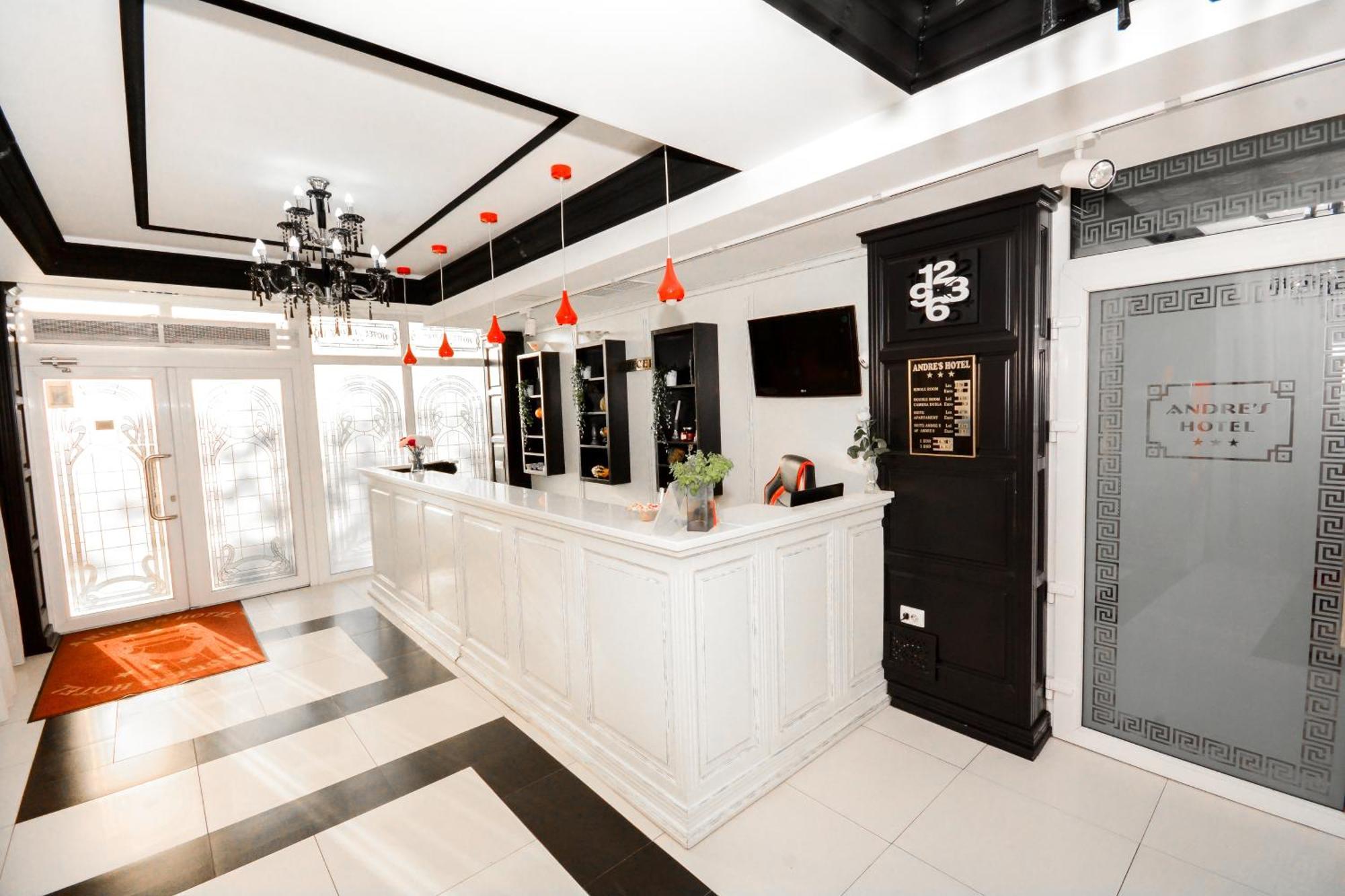 Hotel Andre'S Krajowa Zewnętrze zdjęcie