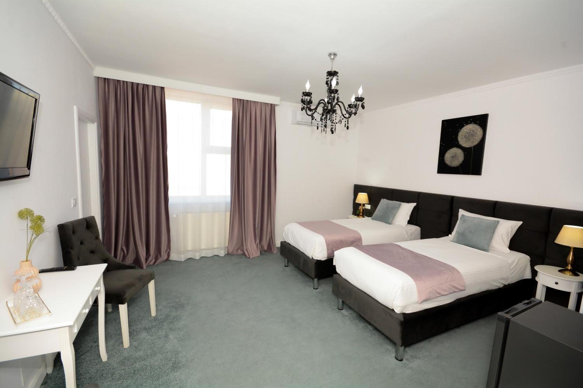Hotel Andre'S Krajowa Zewnętrze zdjęcie