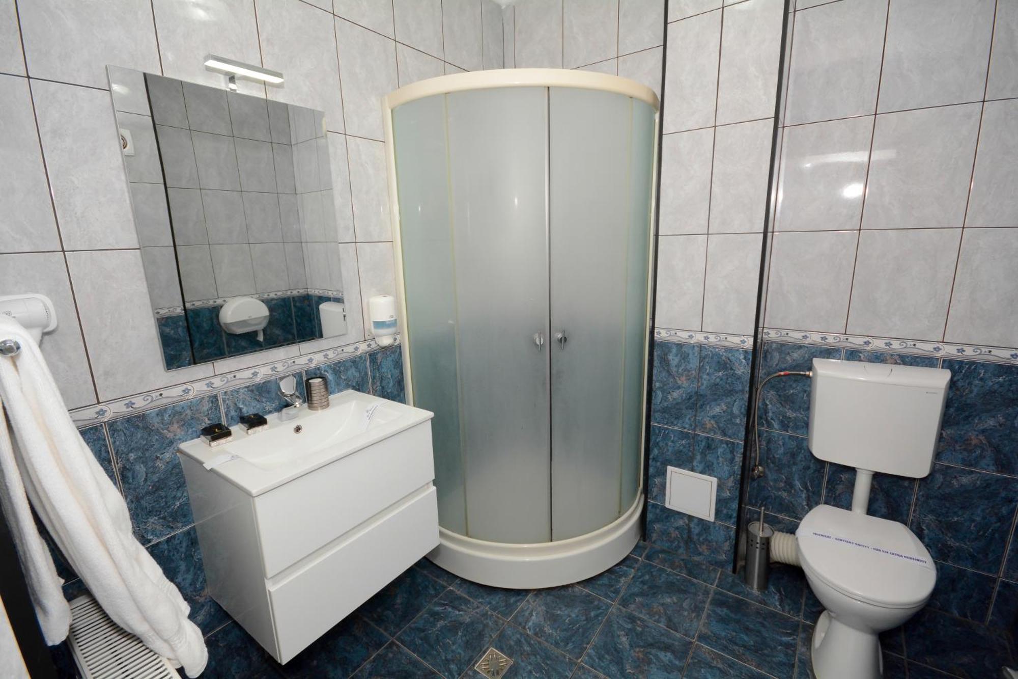 Hotel Andre'S Krajowa Zewnętrze zdjęcie