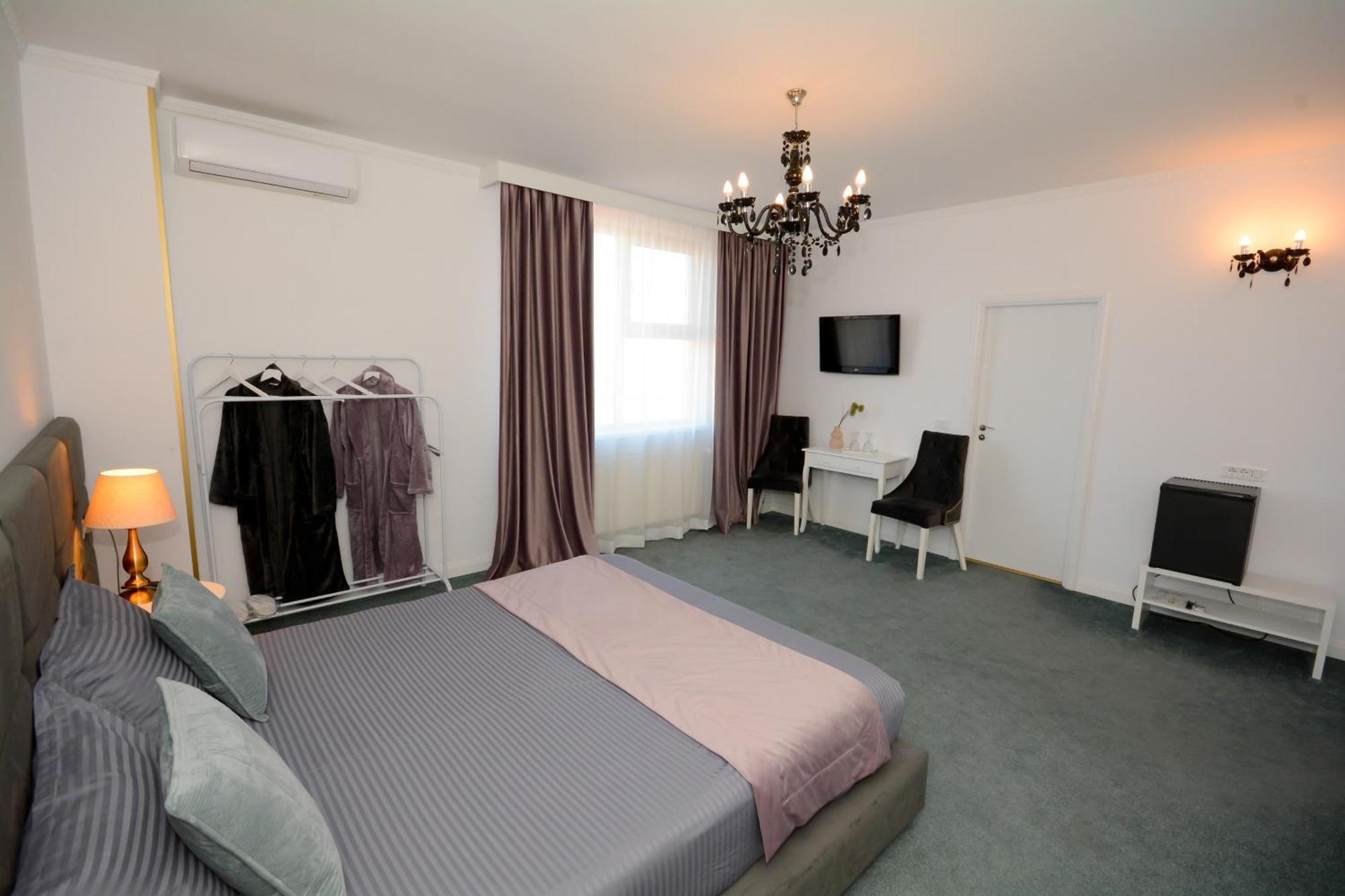 Hotel Andre'S Krajowa Zewnętrze zdjęcie