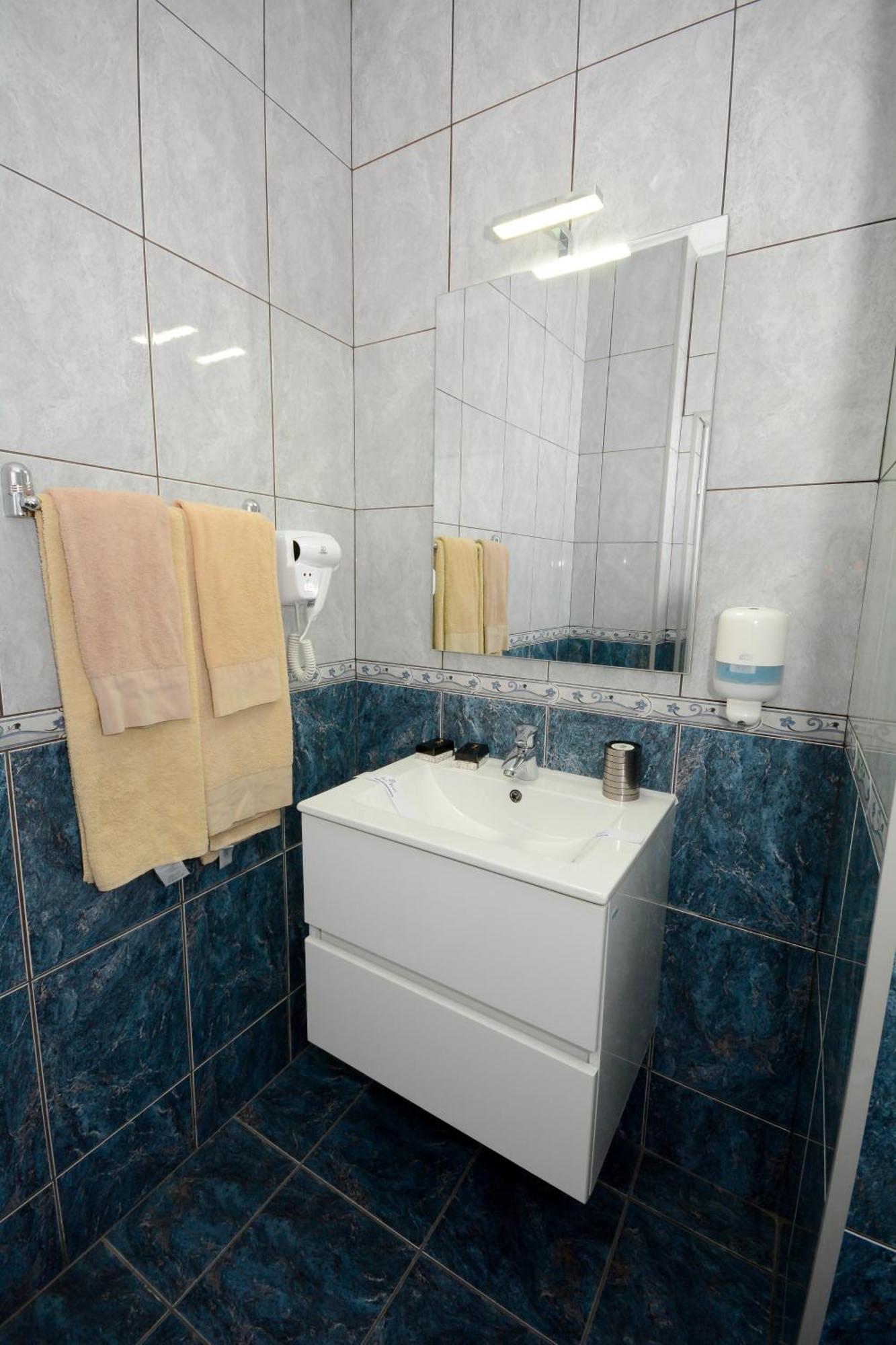 Hotel Andre'S Krajowa Zewnętrze zdjęcie
