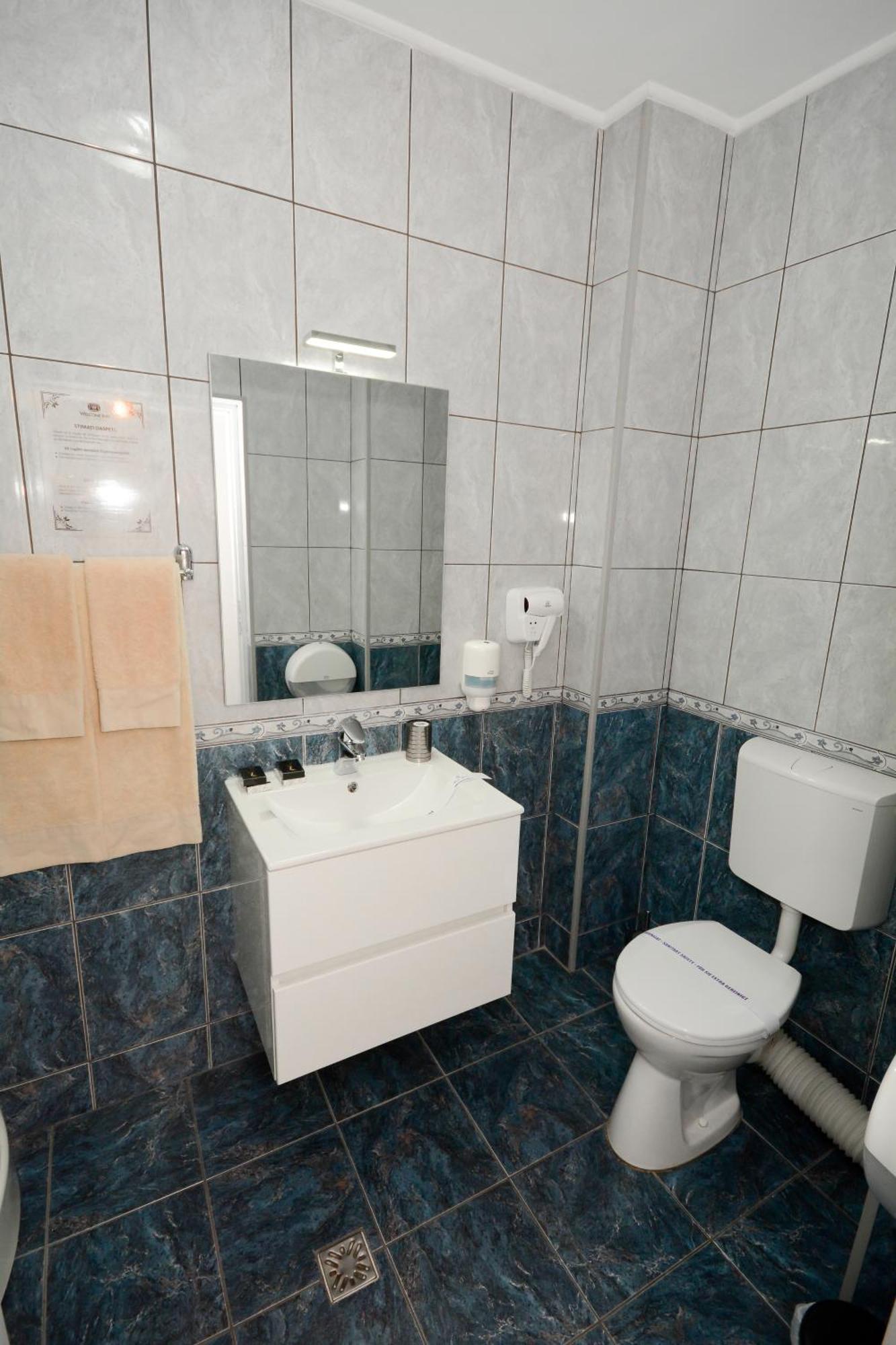 Hotel Andre'S Krajowa Zewnętrze zdjęcie