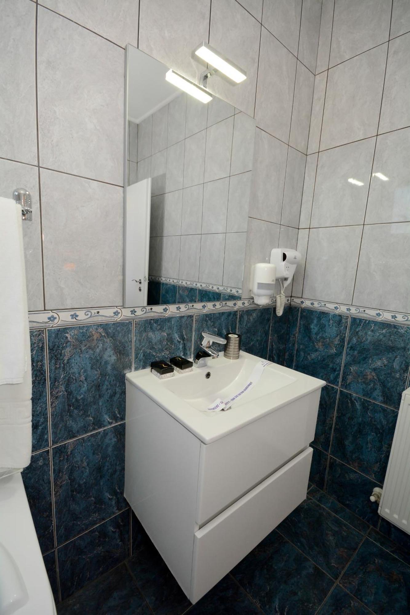 Hotel Andre'S Krajowa Zewnętrze zdjęcie