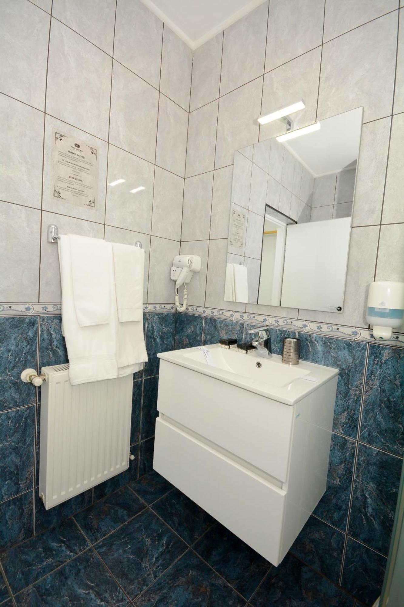 Hotel Andre'S Krajowa Zewnętrze zdjęcie
