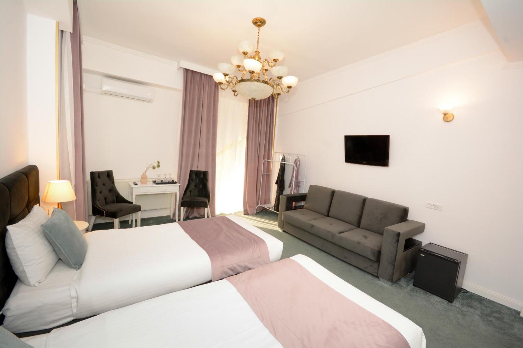 Hotel Andre'S Krajowa Zewnętrze zdjęcie