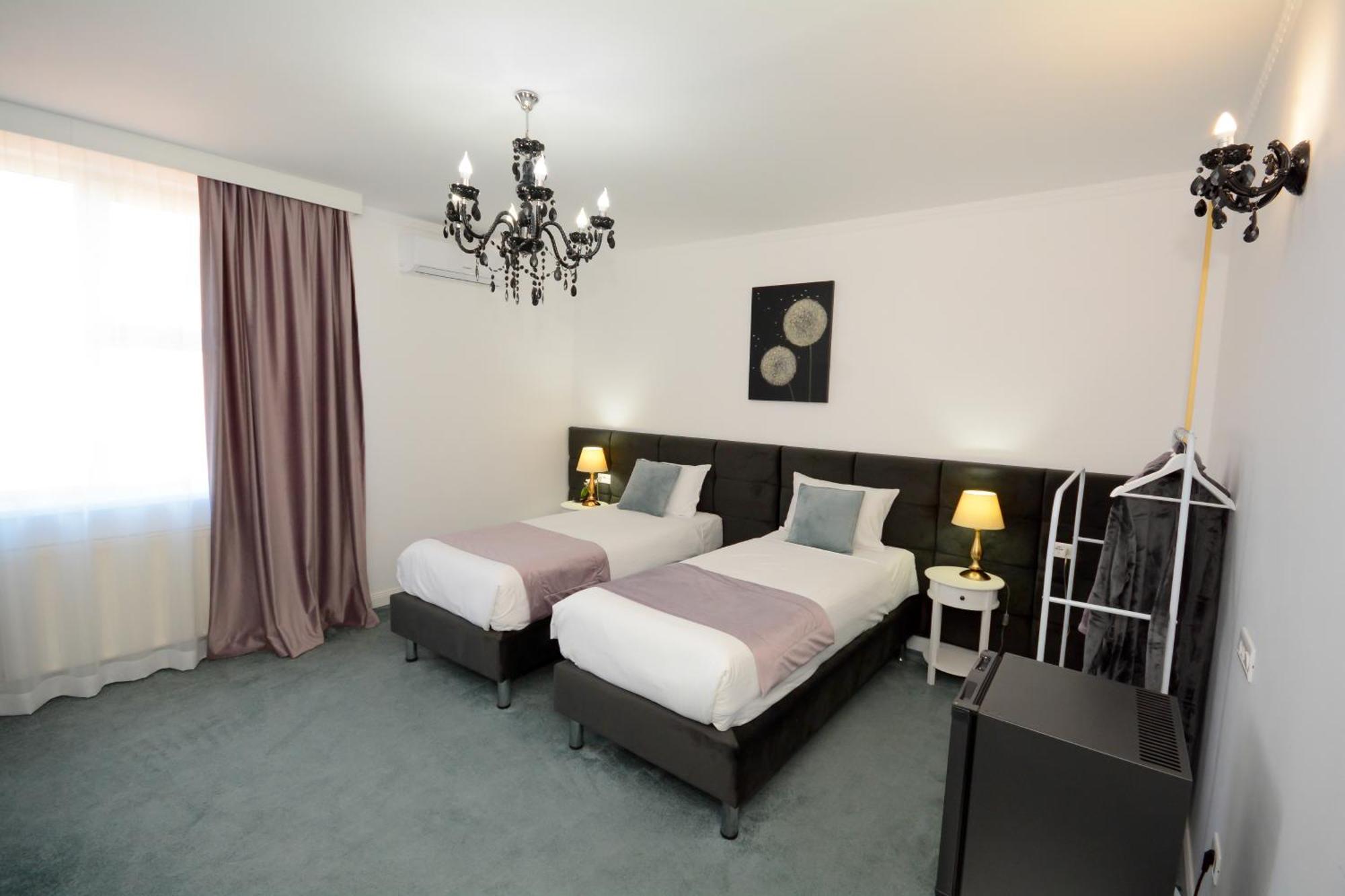 Hotel Andre'S Krajowa Zewnętrze zdjęcie