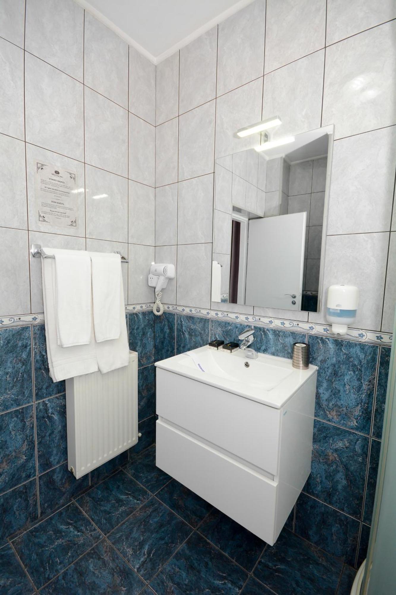 Hotel Andre'S Krajowa Zewnętrze zdjęcie