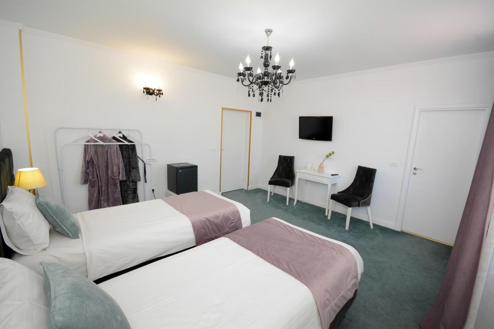 Hotel Andre'S Krajowa Zewnętrze zdjęcie