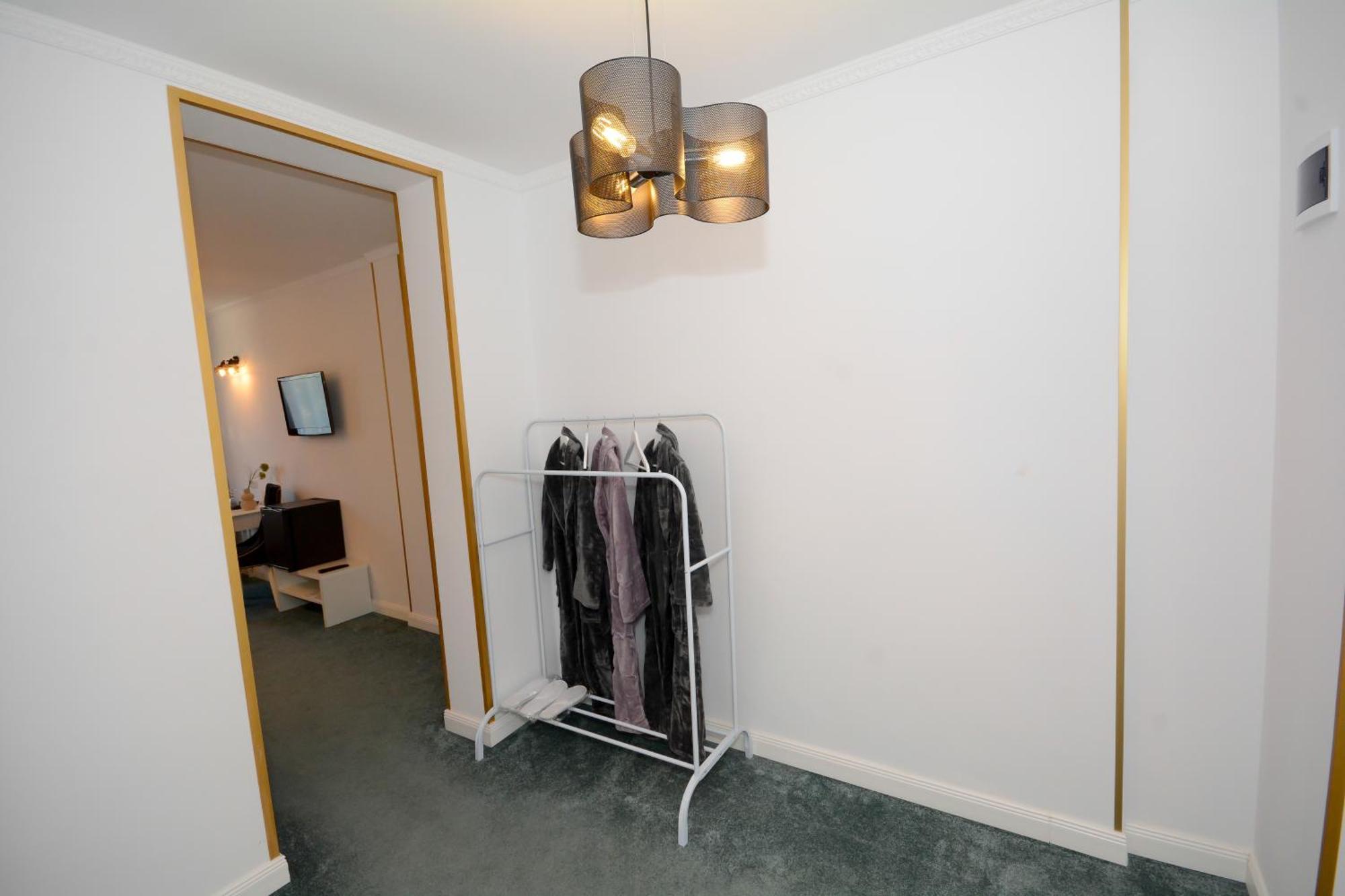 Hotel Andre'S Krajowa Zewnętrze zdjęcie