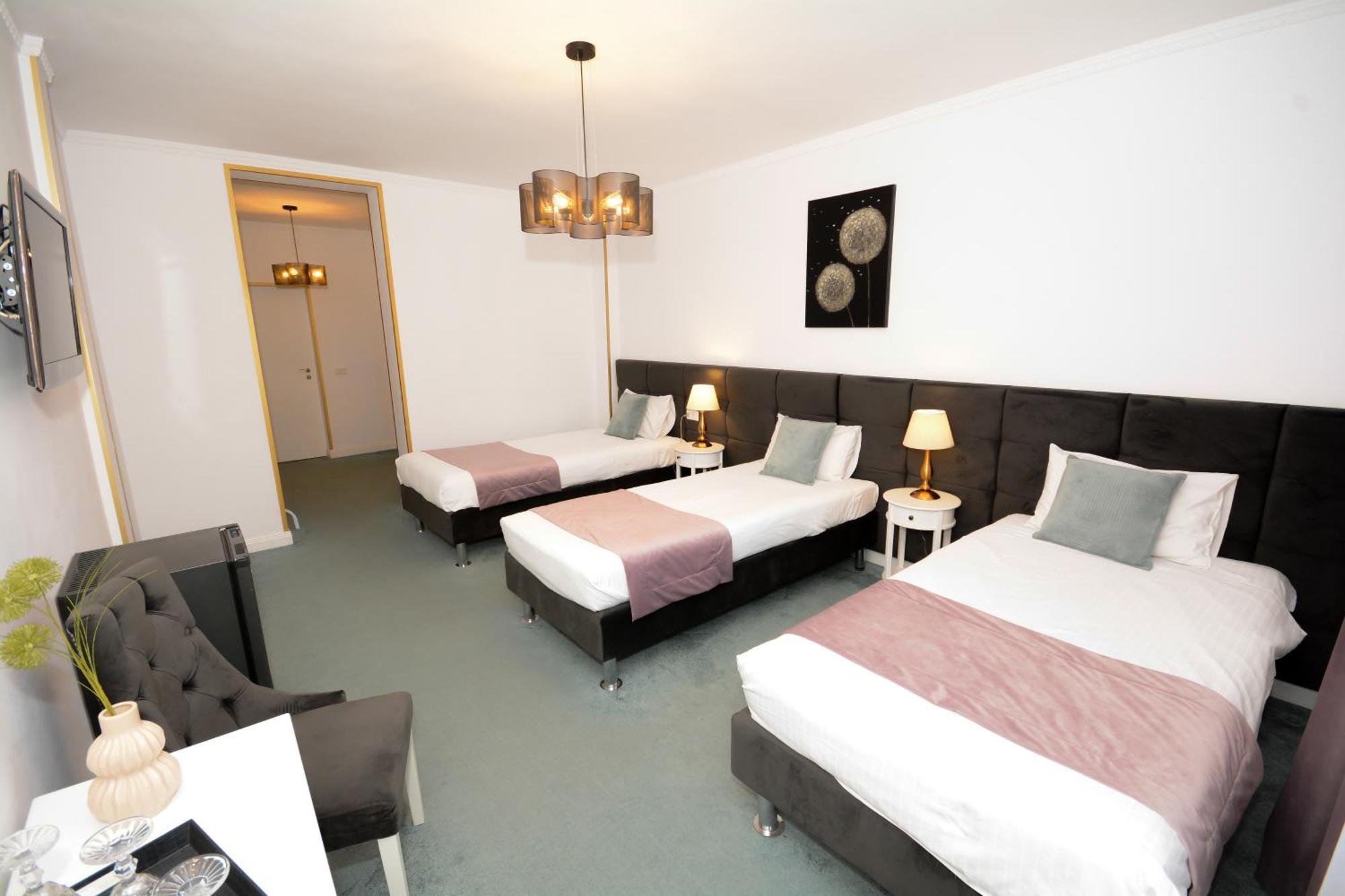 Hotel Andre'S Krajowa Zewnętrze zdjęcie