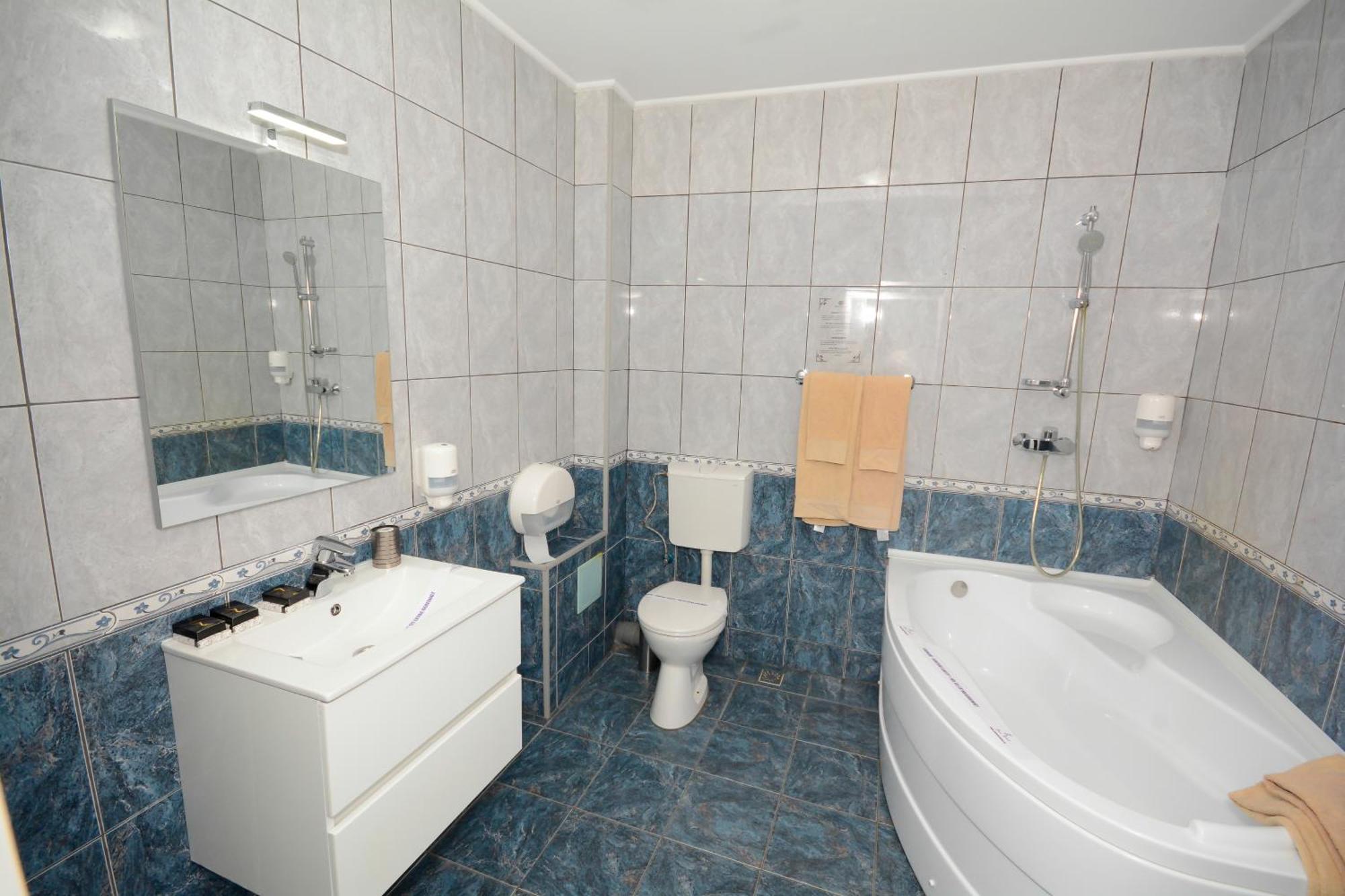 Hotel Andre'S Krajowa Zewnętrze zdjęcie