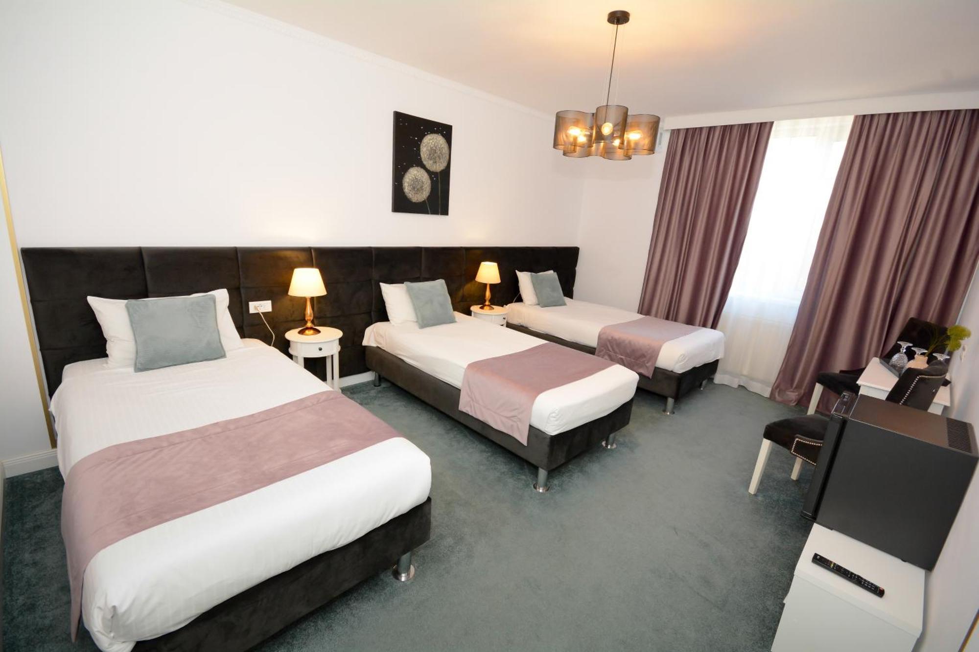 Hotel Andre'S Krajowa Zewnętrze zdjęcie