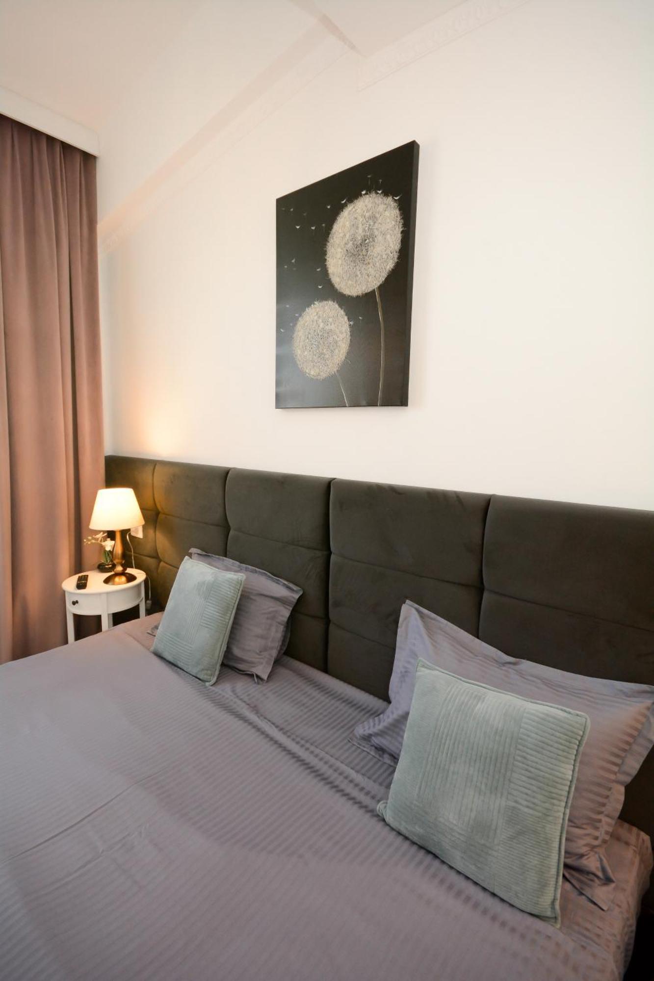 Hotel Andre'S Krajowa Zewnętrze zdjęcie