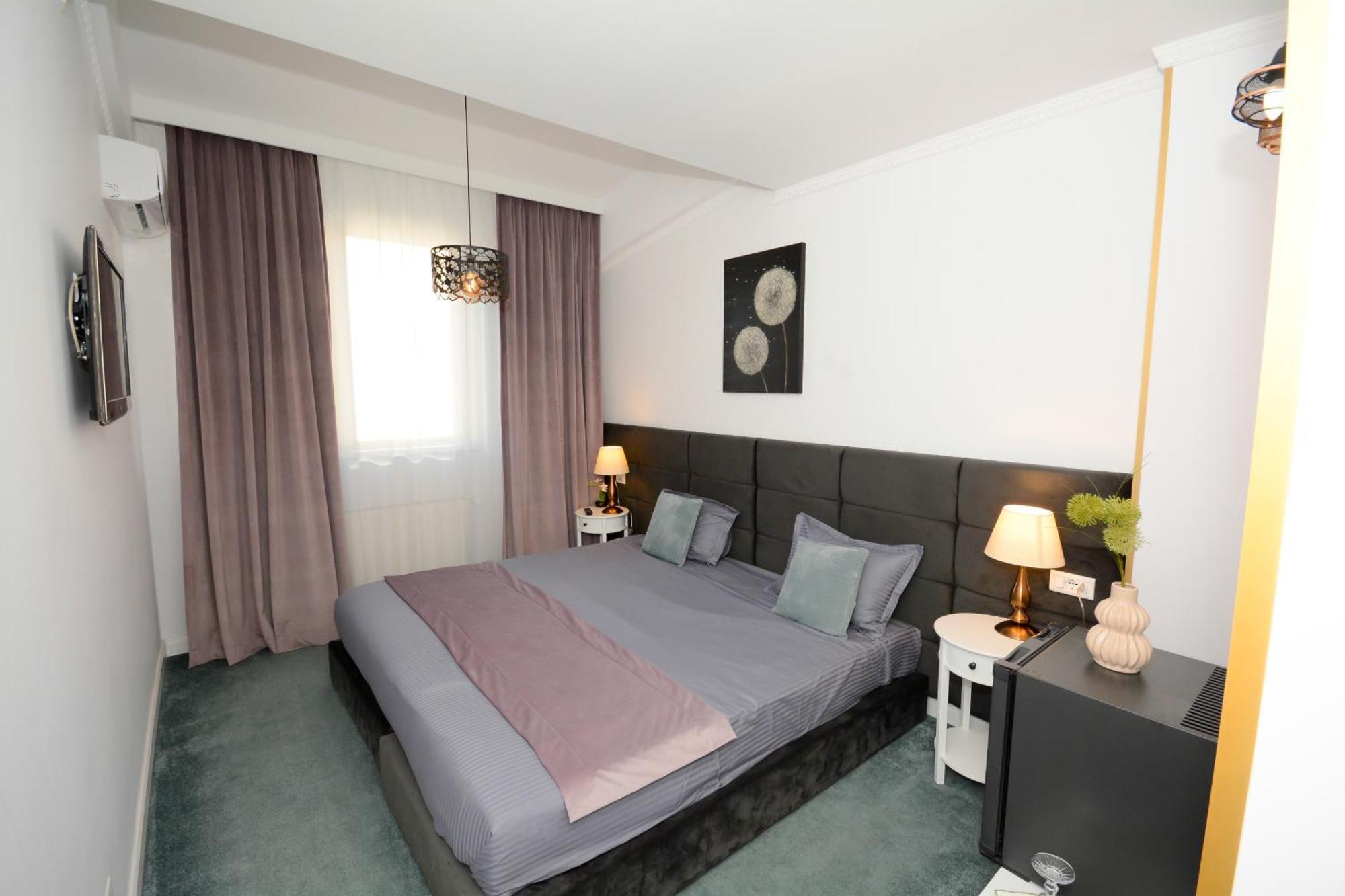 Hotel Andre'S Krajowa Zewnętrze zdjęcie