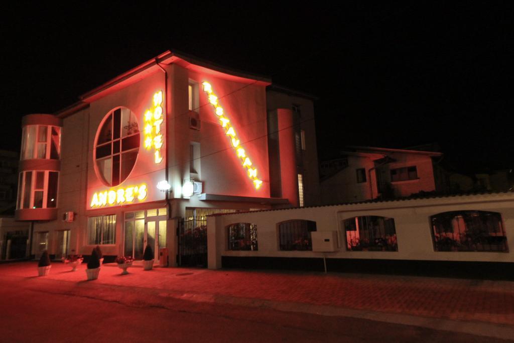 Hotel Andre'S Krajowa Zewnętrze zdjęcie