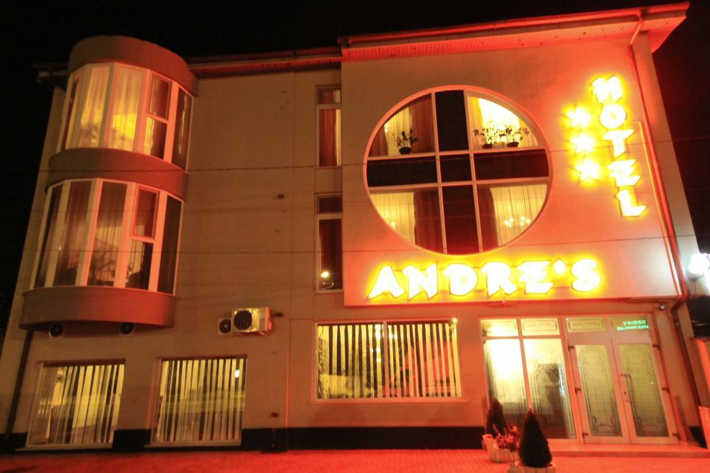 Hotel Andre'S Krajowa Zewnętrze zdjęcie