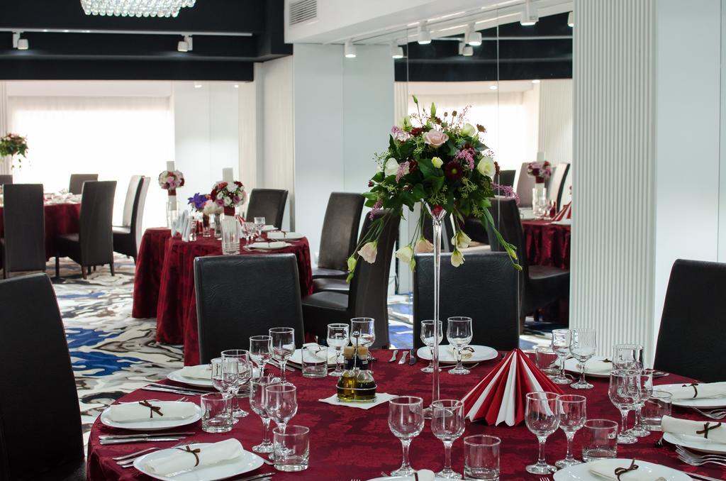 Hotel Andre'S Krajowa Zewnętrze zdjęcie