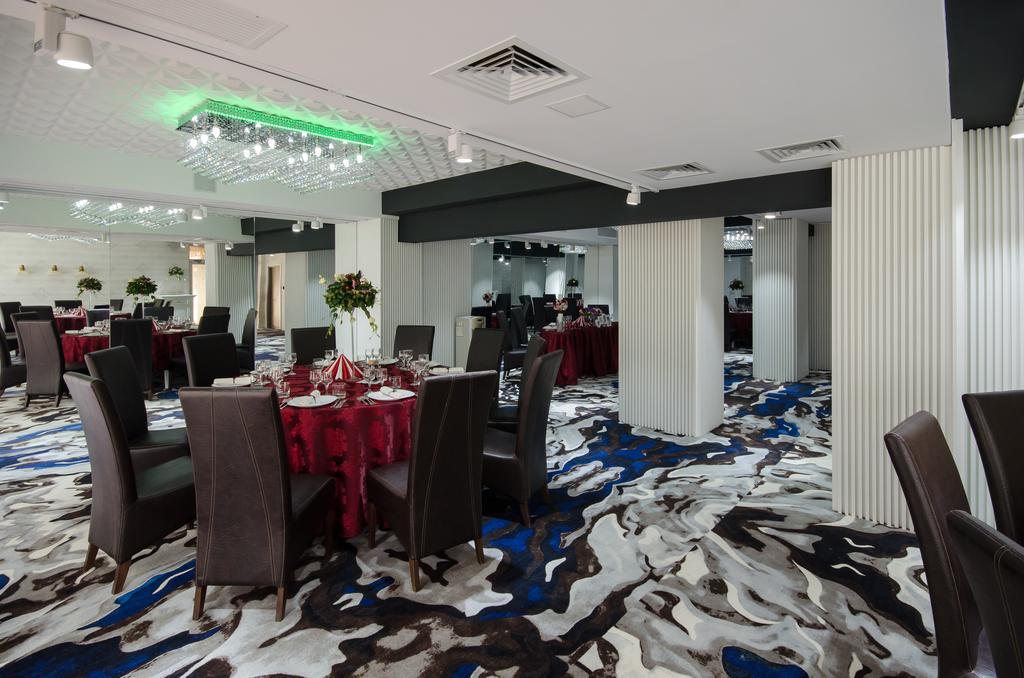Hotel Andre'S Krajowa Zewnętrze zdjęcie